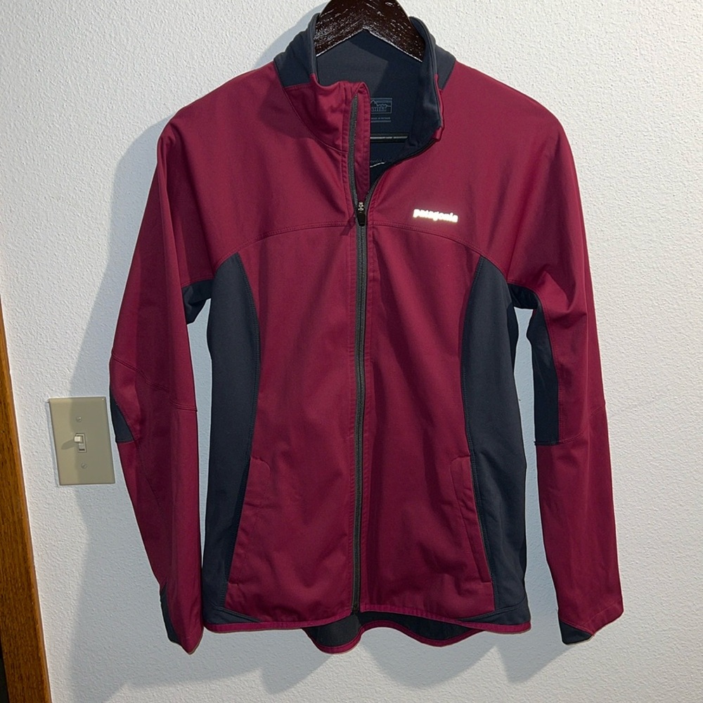 Patagonia Women's Maroon and Black Softshell Jacket